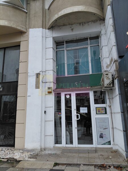 Vanzare spatiu comercial in zona Decebal